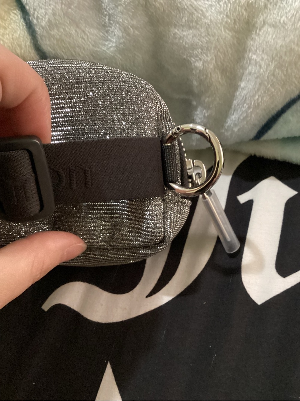 lululemon athletica Everywhere Belt Bag Nano - Glitter Silver - Picture 4 of 6